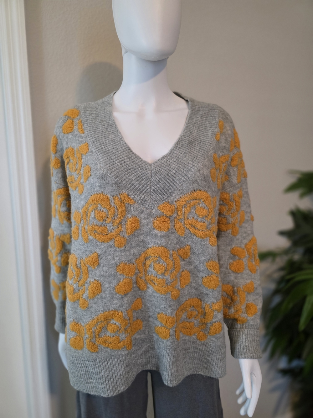 Tribal V-Neck Intarsia Sweater in Sunset Color Size L